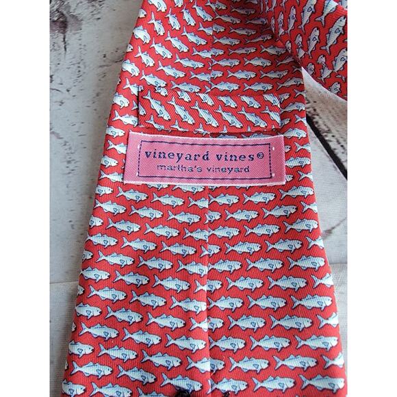 Vineyard Vines Fish Red Silk Neck Tie Mens Nautical Ocean Beach - Picture 4 of 7